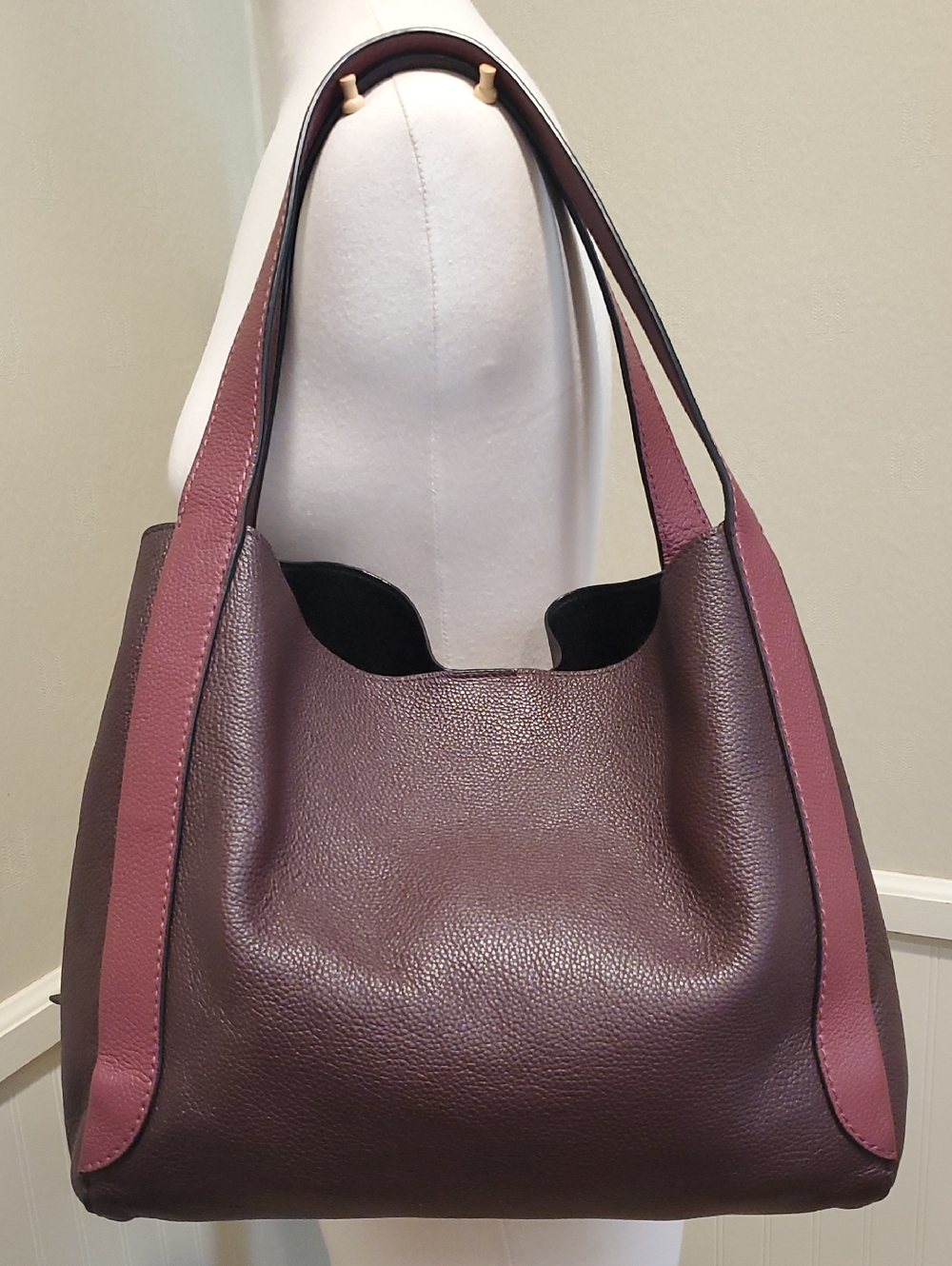 Like NEW Coach Hadley Shoulder Bag - Picture 3 of 12